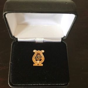 Axo pin